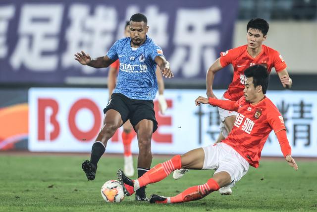 利拉德37+12雄鹿豪取5连胜 公牛送奇才12连败
